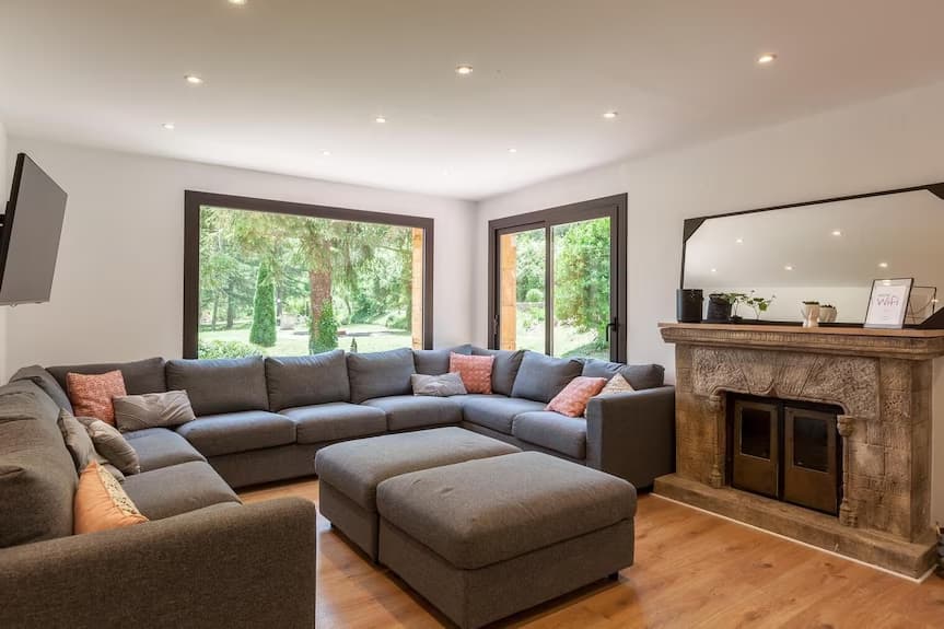 Casa rural con salón amplio para grupos – Can Ton